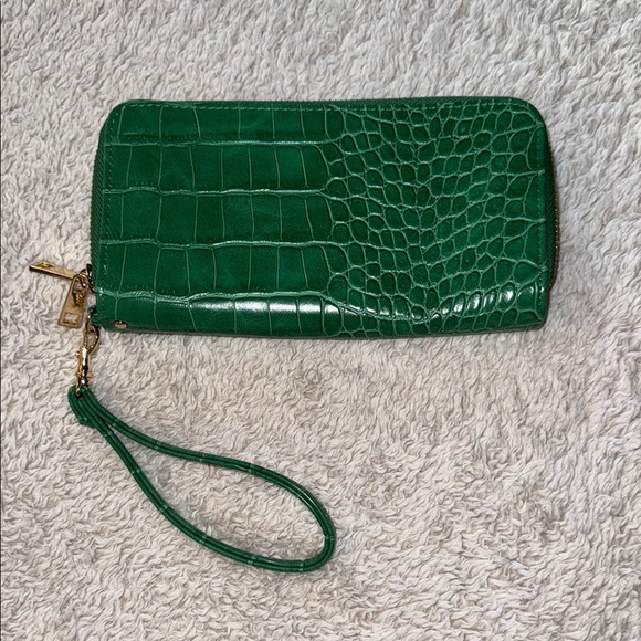 π π A New Day Emerald Green Crocodile-Textured Wallet - Picture 1 of 11
